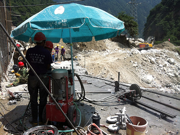 石棉大发水电站桥梁切割拆除